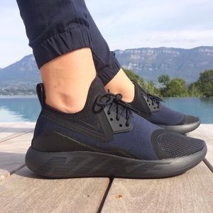 NIKE like new Lunarcharge Essential dark/black